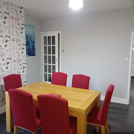 Pearson House - Huku Kwetu 3 Bedroom End Of Terrance House - Family And Business Group Self Catering Accommodation -Huku Kwetu Nottingham Kültér fotó
