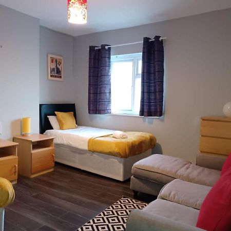Pearson House - Huku Kwetu 3 Bedroom End Of Terrance House - Family And Business Group Self Catering Accommodation -Huku Kwetu Nottingham Kültér fotó