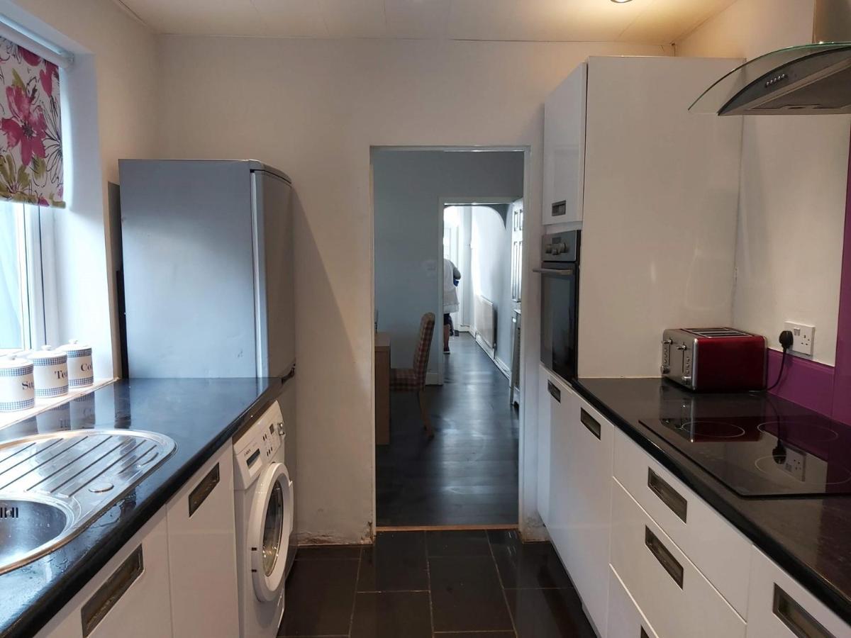 Pearson House - Huku Kwetu 3 Bedroom End Of Terrance House - Family And Business Group Self Catering Accommodation -Huku Kwetu Nottingham Kültér fotó