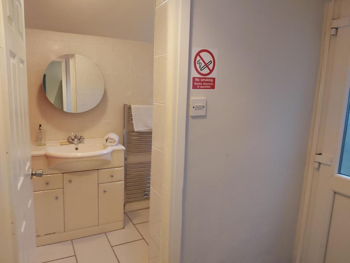 Pearson House - Huku Kwetu 3 Bedroom End Of Terrance House - Family And Business Group Self Catering Accommodation -Huku Kwetu Nottingham Kültér fotó