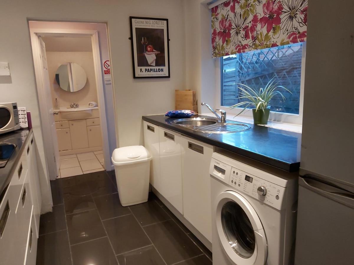 Pearson House - Huku Kwetu 3 Bedroom End Of Terrance House - Family And Business Group Self Catering Accommodation -Huku Kwetu Nottingham Kültér fotó