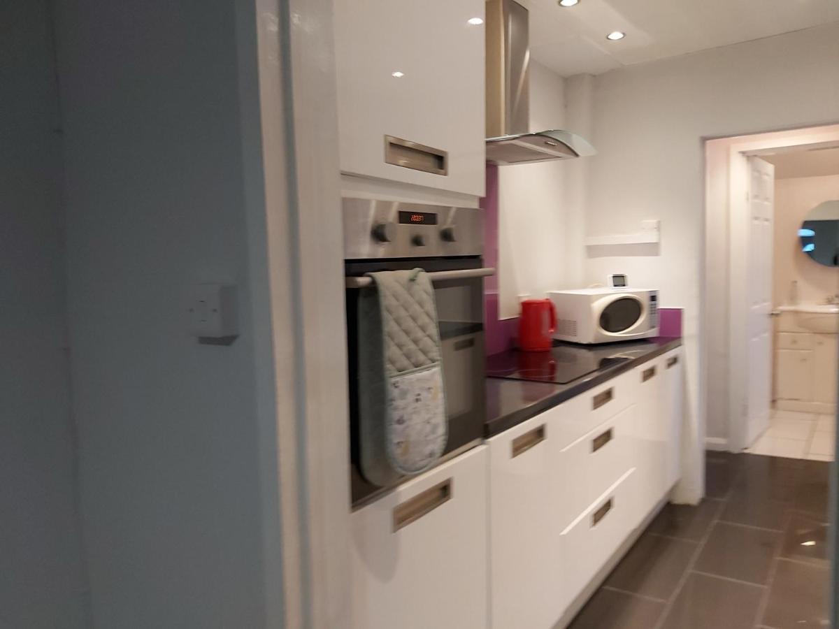 Pearson House - Huku Kwetu 3 Bedroom End Of Terrance House - Family And Business Group Self Catering Accommodation -Huku Kwetu Nottingham Kültér fotó