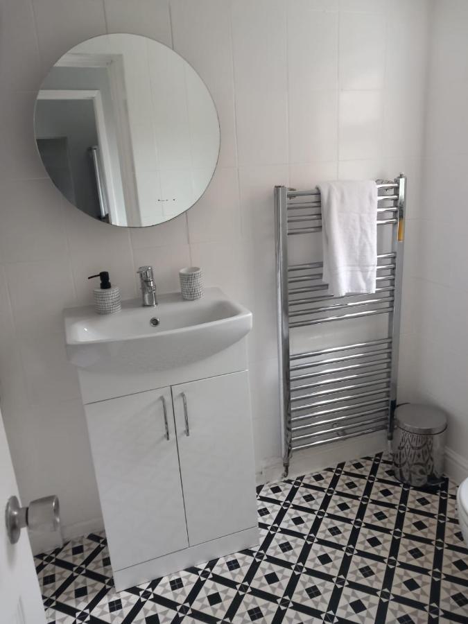 Pearson House - Huku Kwetu 3 Bedroom End Of Terrance House - Family And Business Group Self Catering Accommodation -Huku Kwetu Nottingham Kültér fotó