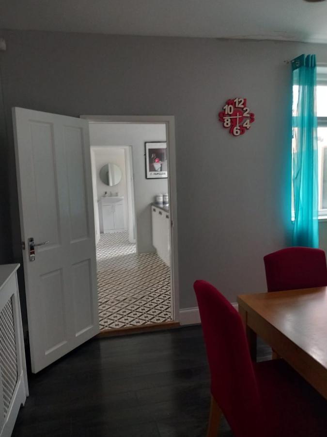 Pearson House - Huku Kwetu 3 Bedroom End Of Terrance House - Family And Business Group Self Catering Accommodation -Huku Kwetu Nottingham Kültér fotó