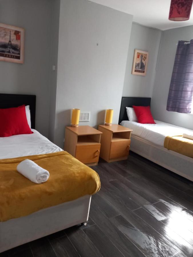 Pearson House - Huku Kwetu 3 Bedroom End Of Terrance House - Family And Business Group Self Catering Accommodation -Huku Kwetu Nottingham Kültér fotó