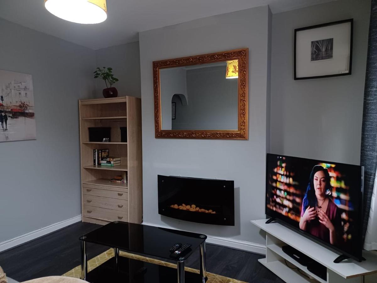 Pearson House - Huku Kwetu 3 Bedroom End Of Terrance House - Family And Business Group Self Catering Accommodation -Huku Kwetu Nottingham Kültér fotó