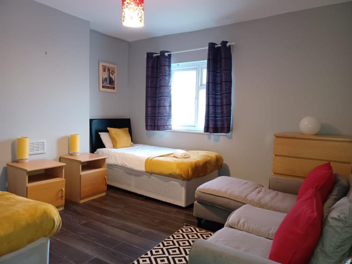Pearson House - Huku Kwetu 3 Bedroom End Of Terrance House - Family And Business Group Self Catering Accommodation -Huku Kwetu Nottingham Kültér fotó
